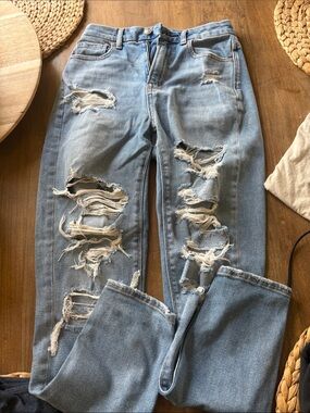 American Eagle Outfitters Light Blue Ripped Boyfriend Jeans